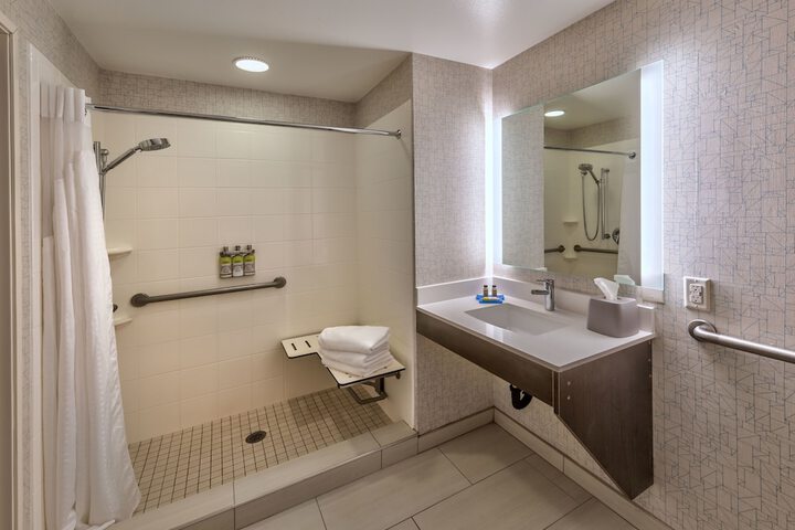 Room 15 of 26