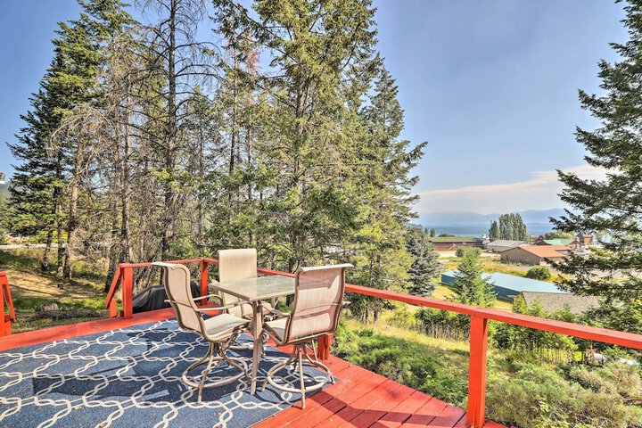 Cozy Lakeside Home w / Lake & Mountain Views!