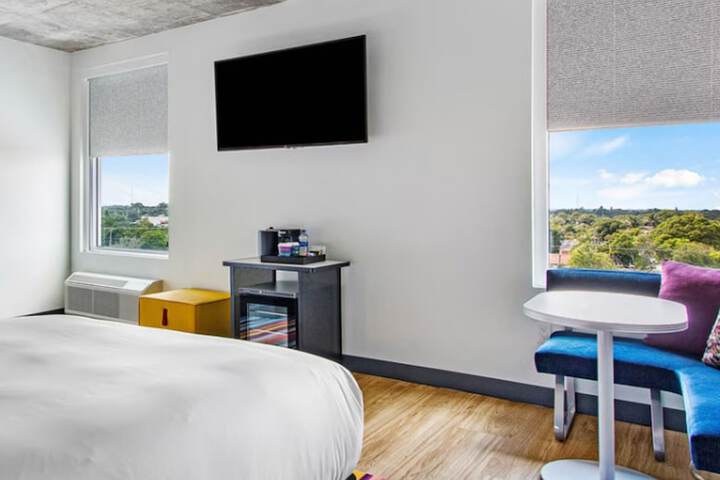 Room 34 of 80