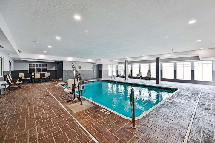 Country Inn & Suites by Radisson Bloomington-Normal Airport, IL