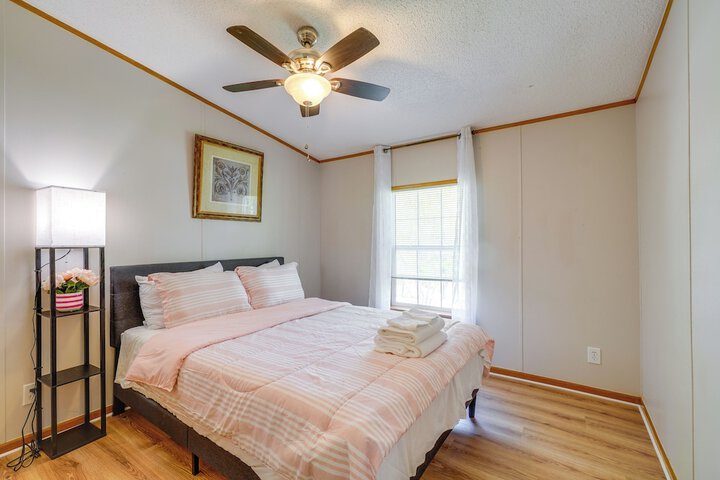 Pet-friendly Emerald Lake Retreat in Charlestown!