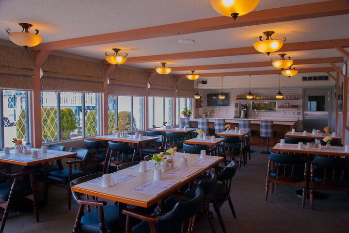 Dining 19 of 25