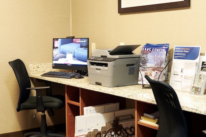 Comfort Suites Lake Geneva East