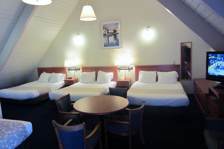 Room 9 of 38