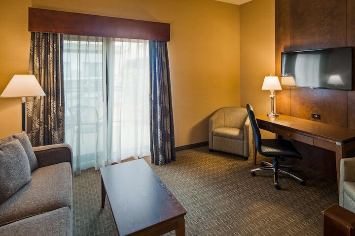 Best Western Plus Lamplighter Inn & Conference Centre
