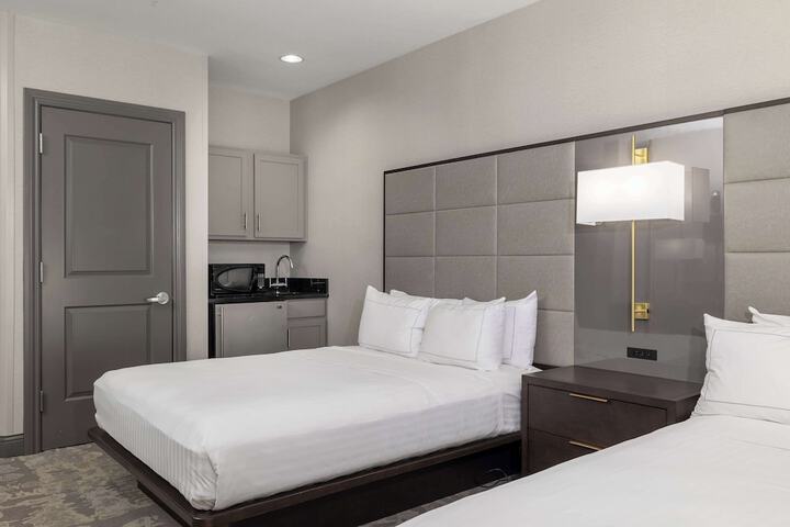 Hilton Promenade at Branson Landing