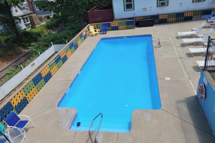 Pool 7 of 60