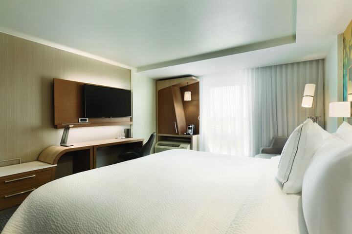 Room 14 of 32