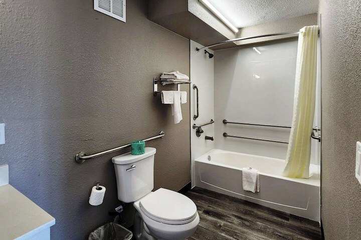 Room 29 of 32