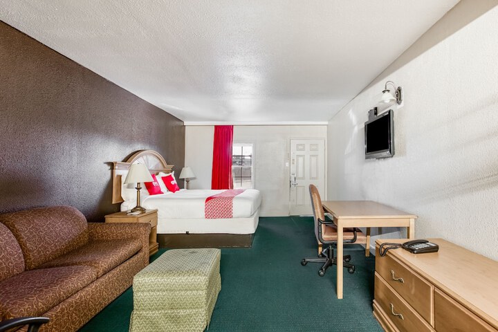 Room 18 of 28