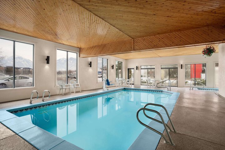 Super 8 by Wyndham S Jordan / Sandy/Slc Area