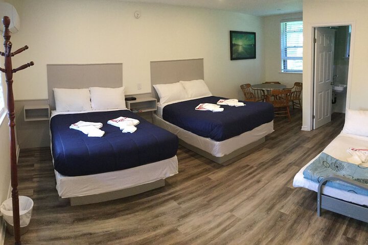 Room 10 of 14