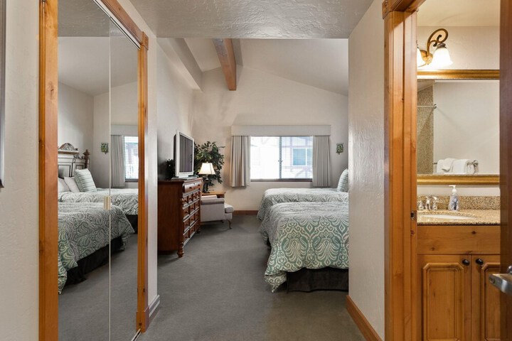 Villas at Zermatt Resort - Condos