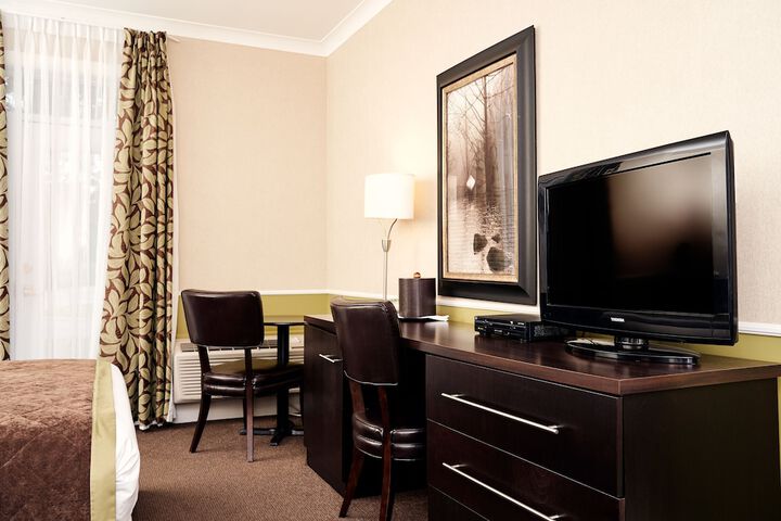Room 13 of 27