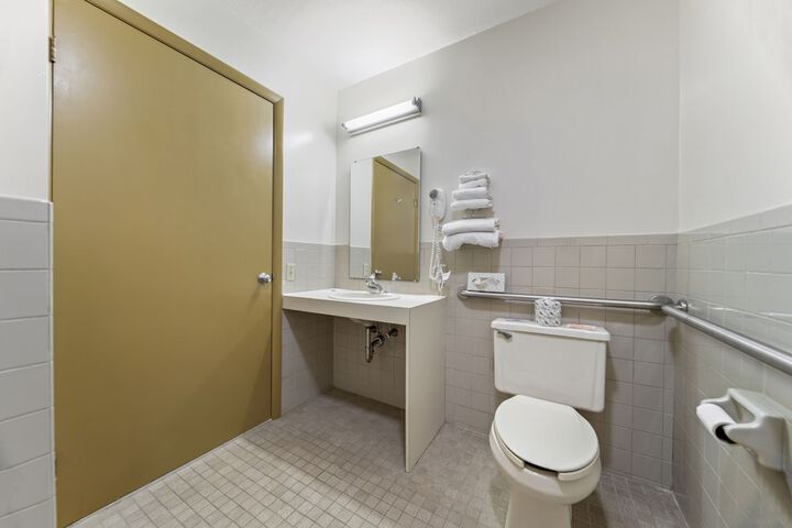 Room 32 of 50
