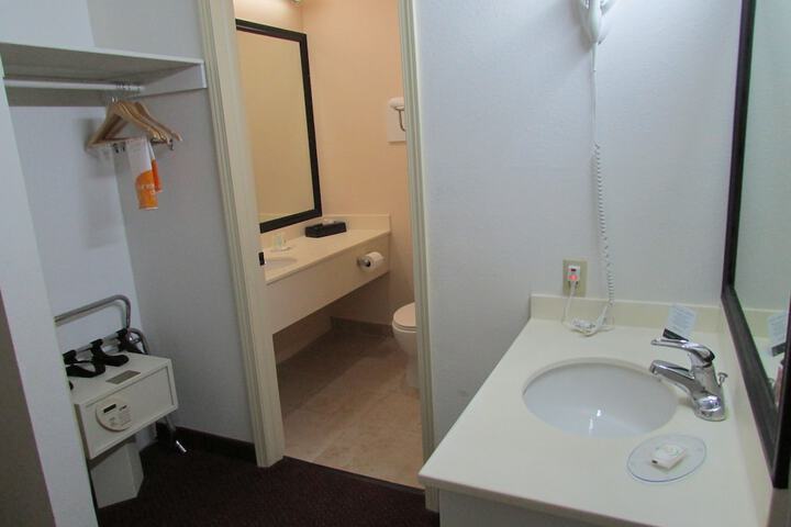 Room 33 of 59