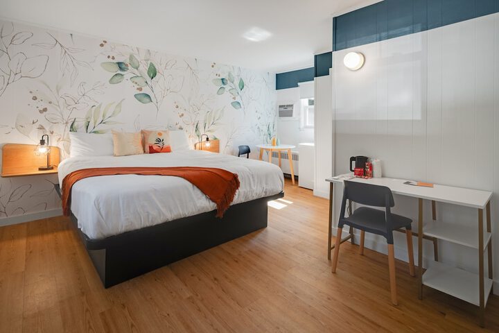 Room 15 of 33