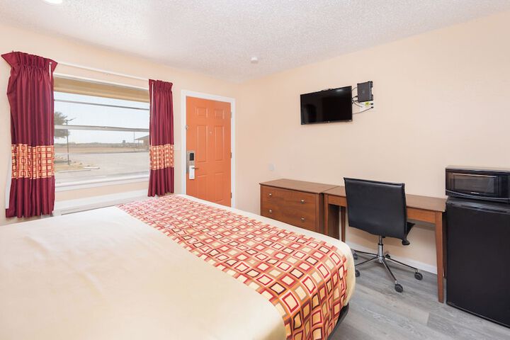 Room 25 of 38