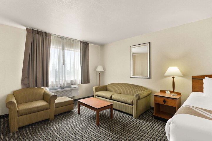 Room 32 of 47