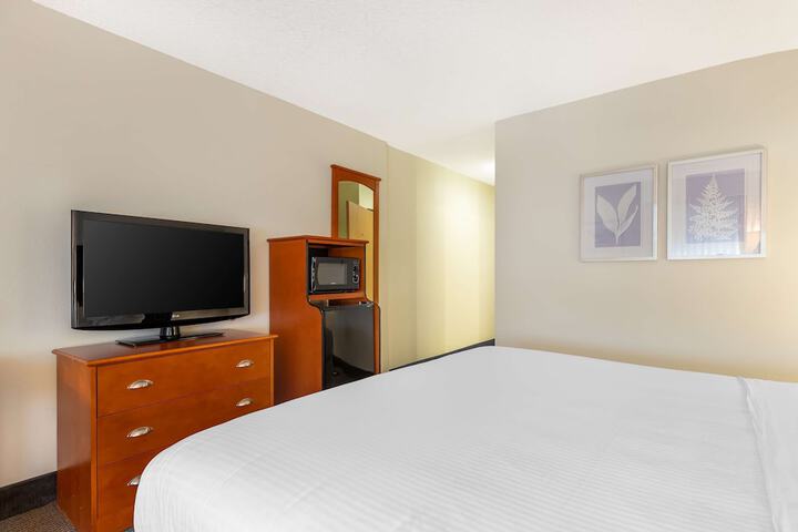 Best Western Plus University Park Inn & Suites