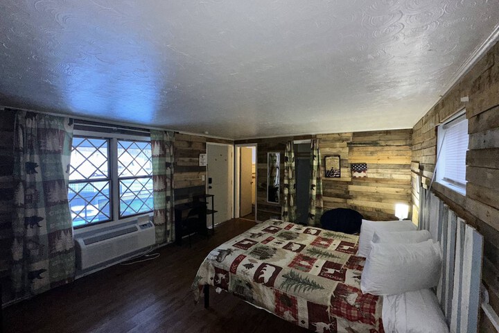 Room 13 of 36