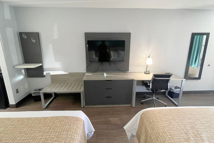 Room 9 of 24