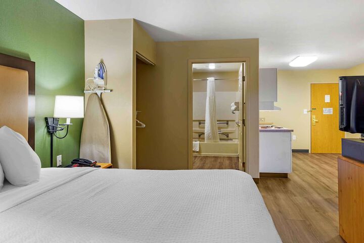 Room 17 of 28