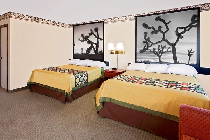 Room 9 of 16