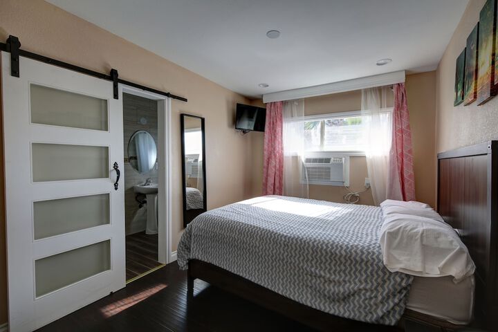 Room 9 of 38