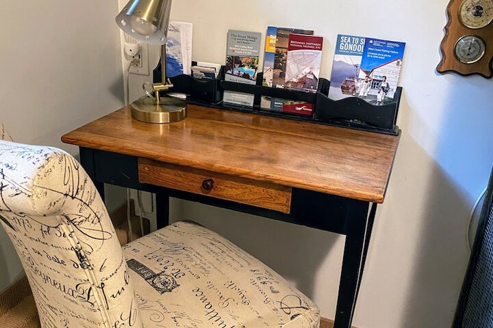 Room 27 of 32