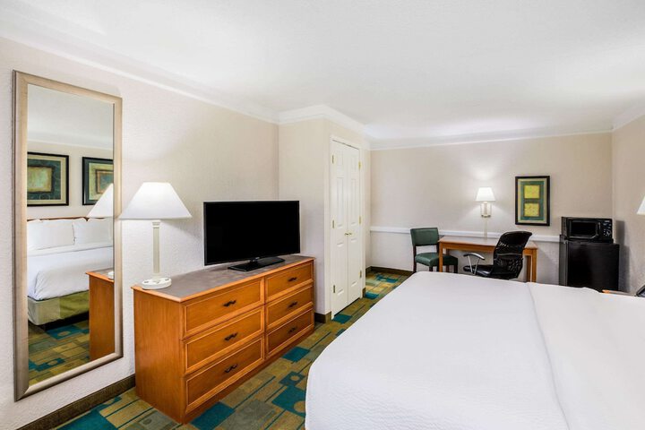 Room 22 of 33