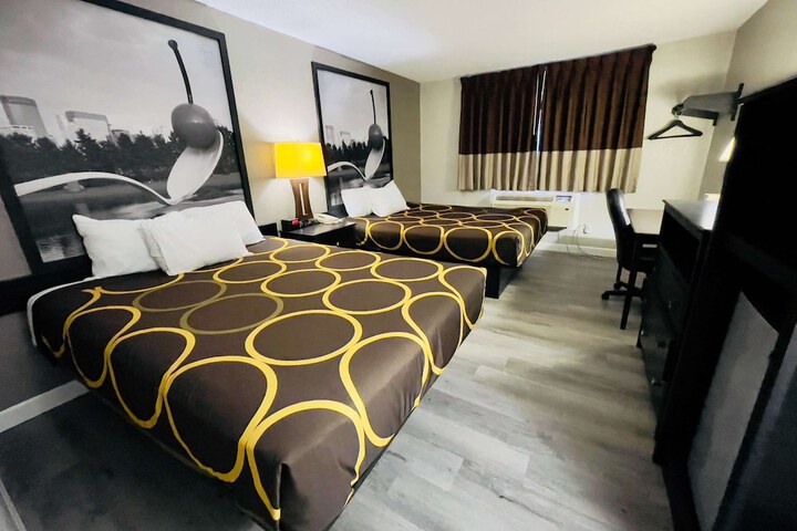 Room 52 of 65