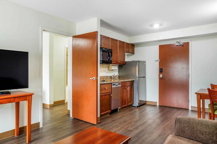 Days Inn & Suites by Wyndham Sherwood Park Edmonton