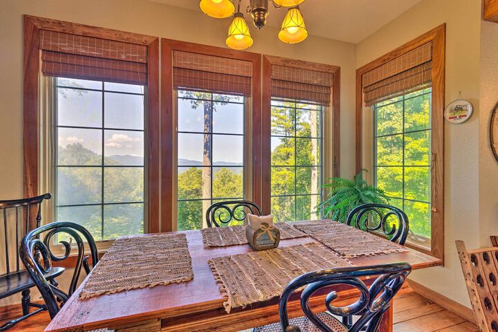 Mountain Air Condo w / Deck & Views Pets Welcome!
