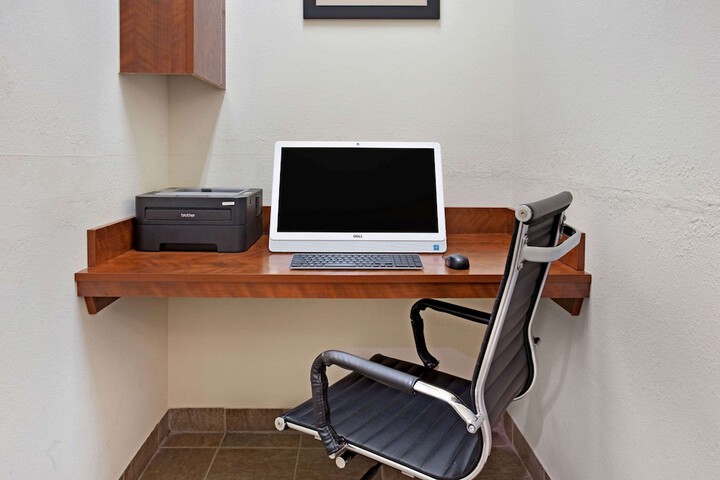 Business Center 28 of 28