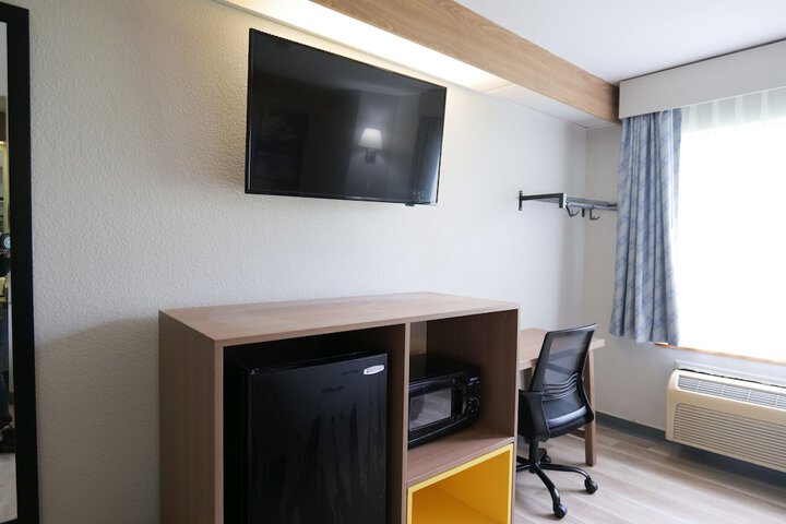 Room 15 of 38