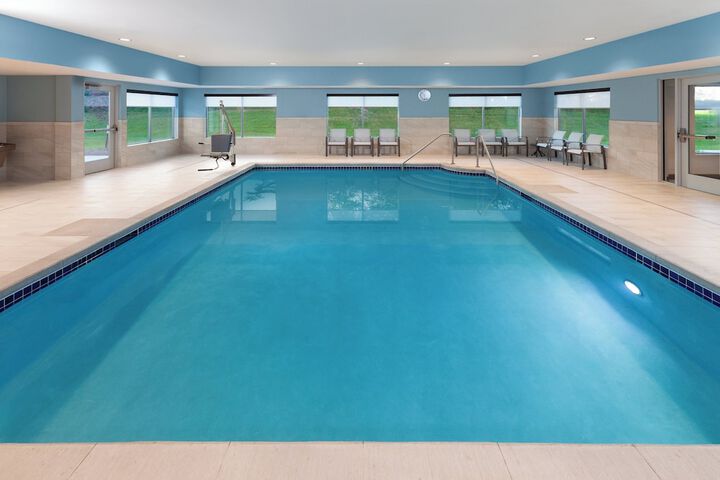 Holiday Inn Express & Suites Reedsburg - Dells Area by IHG