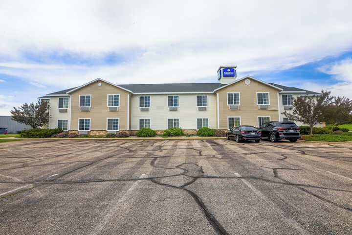 Evansville Inn & Suites by OYO