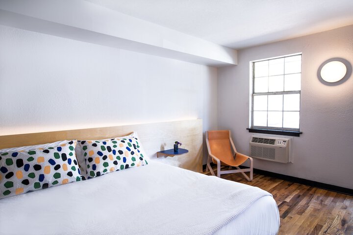 Room 17 of 35