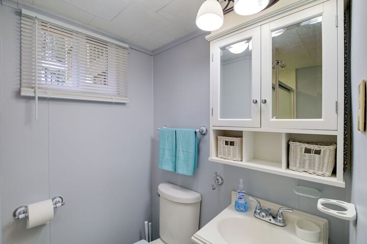 Bluefield Home w / Covered Deck - Near Parks!