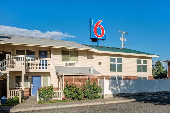Hotel Exterior 93 of 93