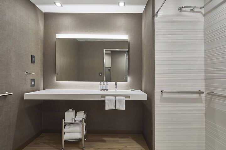 AC Hotel by Marriott Atlanta Airport Gateway