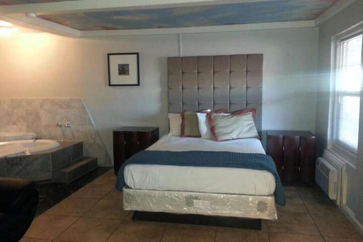 Room 62 of 66