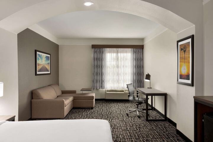 Room 11 of 29