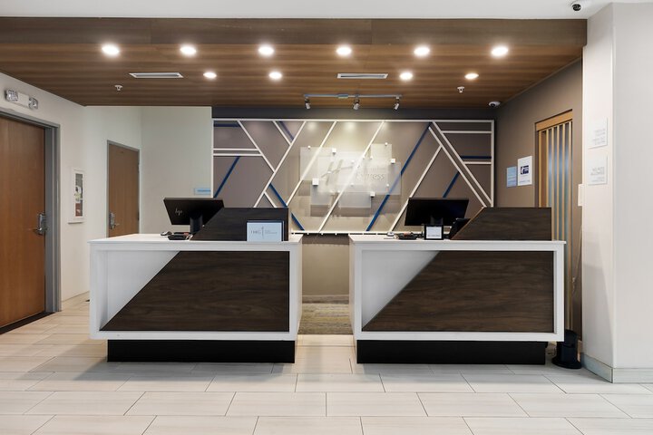 Holiday Inn Express Jourdanton - Pleasanton by IHG