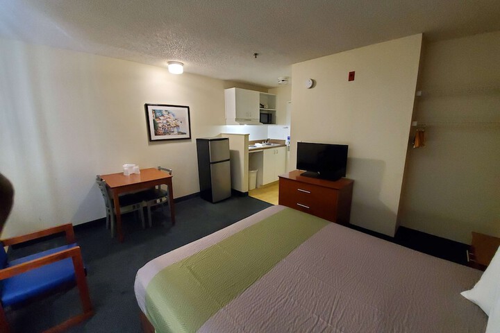 Room 12 of 25
