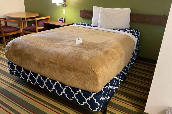 Room 14 of 27