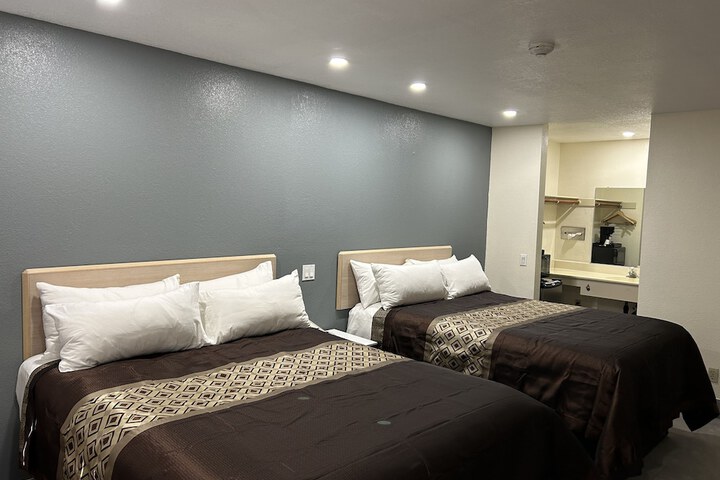California Inn & Suites Adelanto US 395