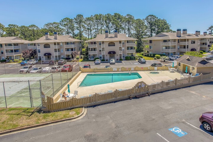 Little River Condo w / Community Pool & Hot Tub!