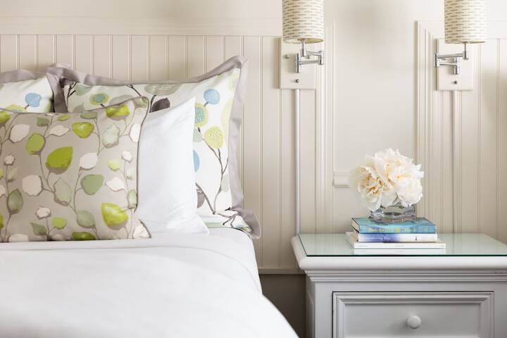Vineyard Square Hotel & Suites